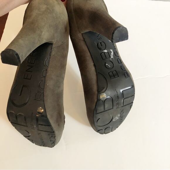 BCBG Grey Suede Pumps Silver Studs High Heels Leather Designer Retro 9.5 NWOT - Picture 5 of 14